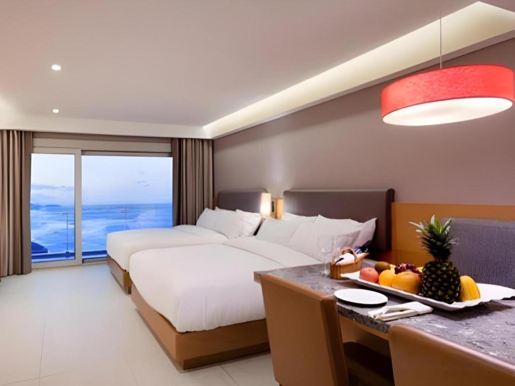 Sun Cruise Resort And Yacht Kosong-dong Extérieur photo