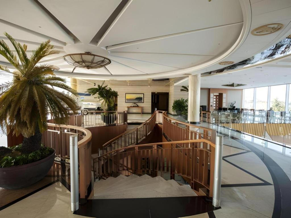 Sun Cruise Resort And Yacht Kosong-dong Extérieur photo