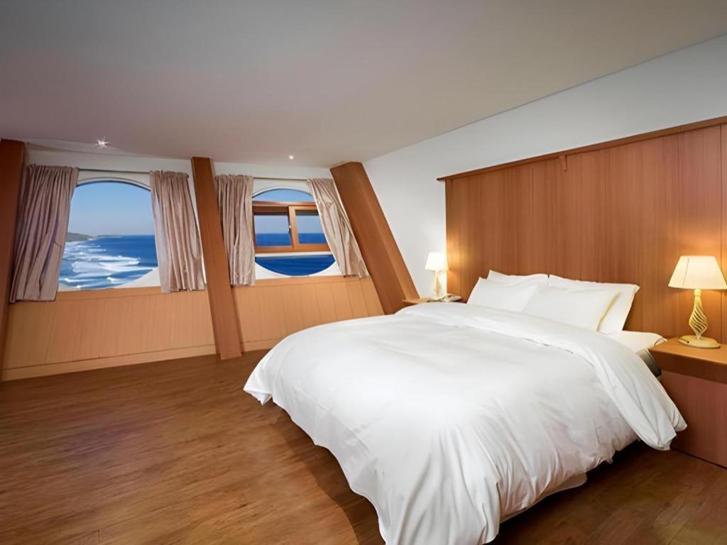 Sun Cruise Resort And Yacht Kosong-dong Extérieur photo