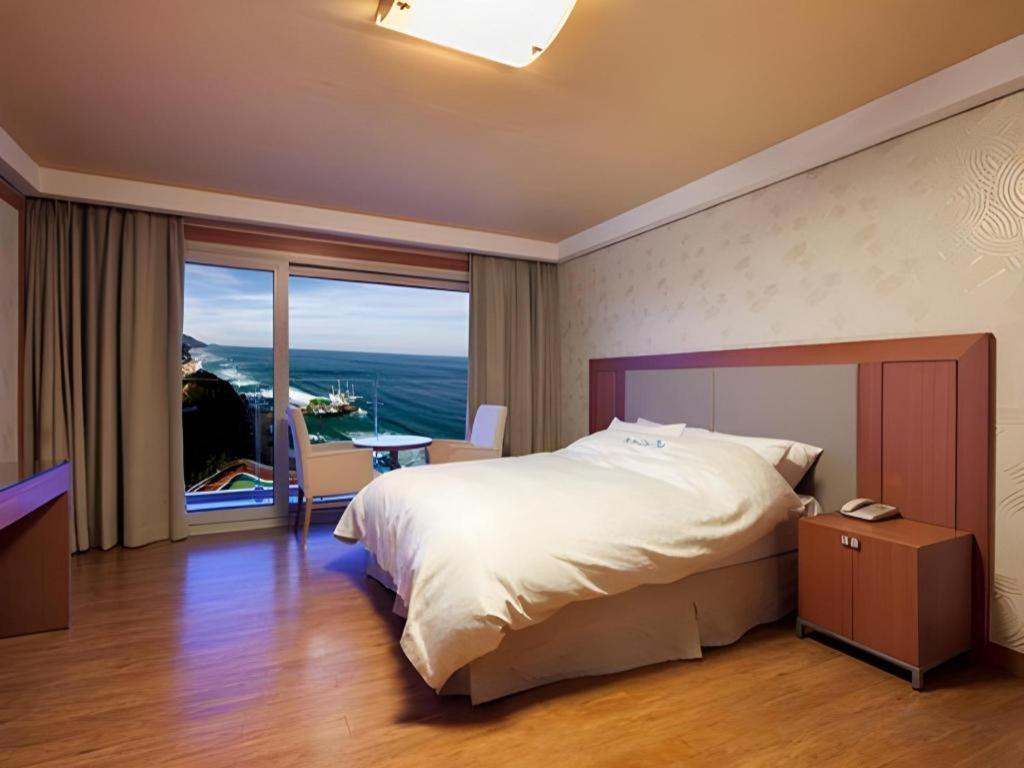 Sun Cruise Resort And Yacht Kosong-dong Extérieur photo